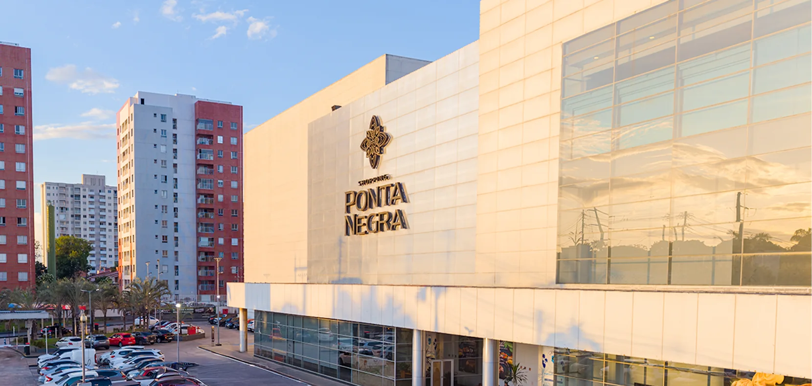 Fachada do Shopping Ponta Negra, em Manaus